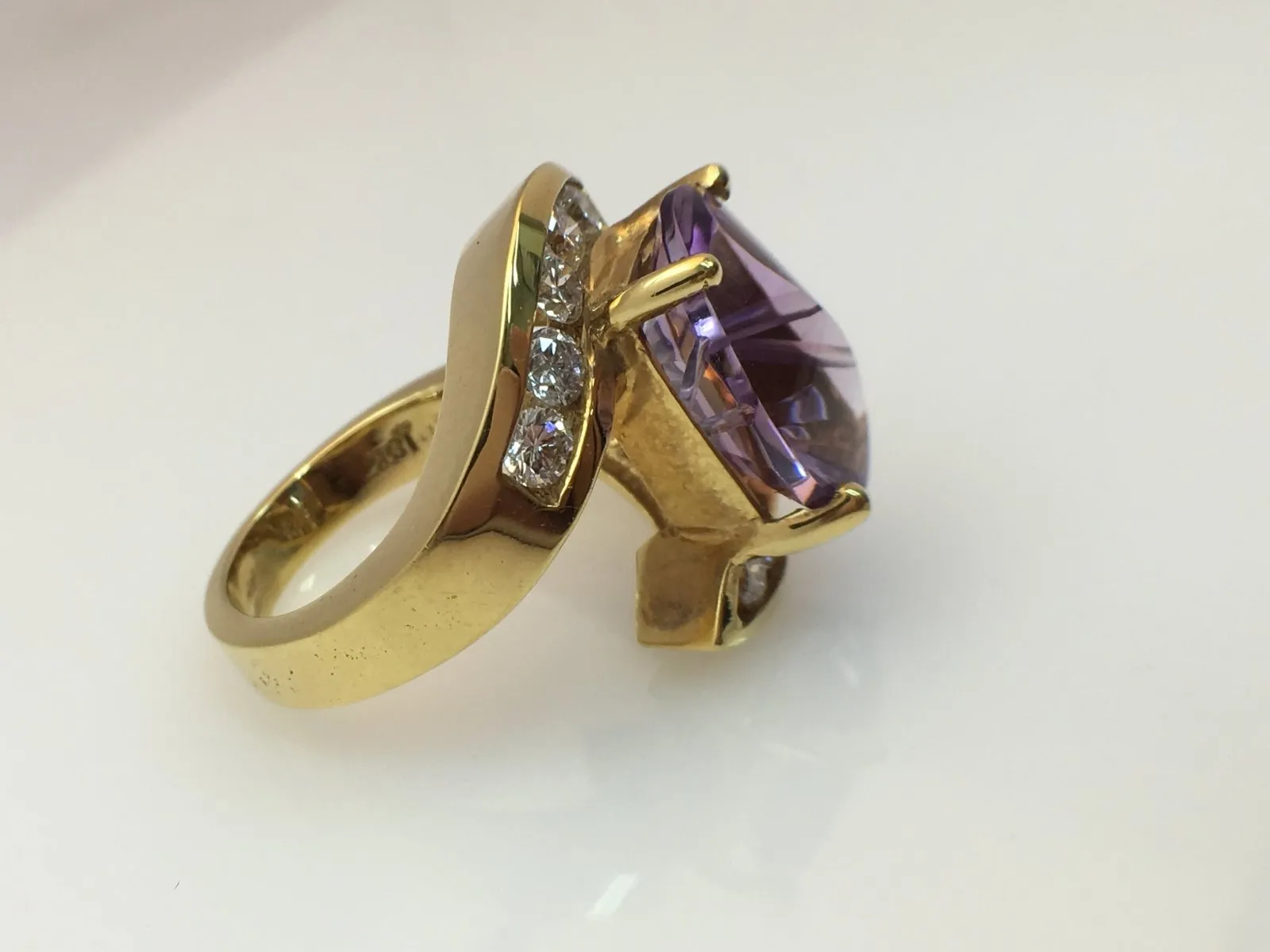18K Yellow Gold Fashion Ring With Amethyst Center Stone