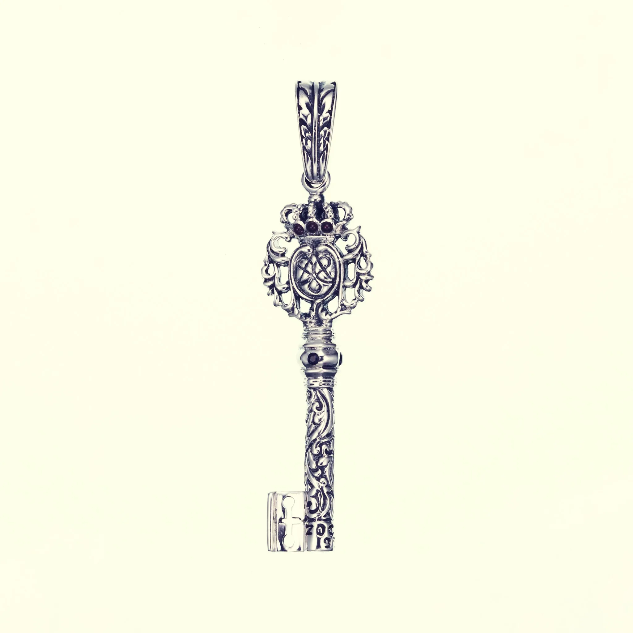 Antique Key : Type3  (Garnet & Sapphire)