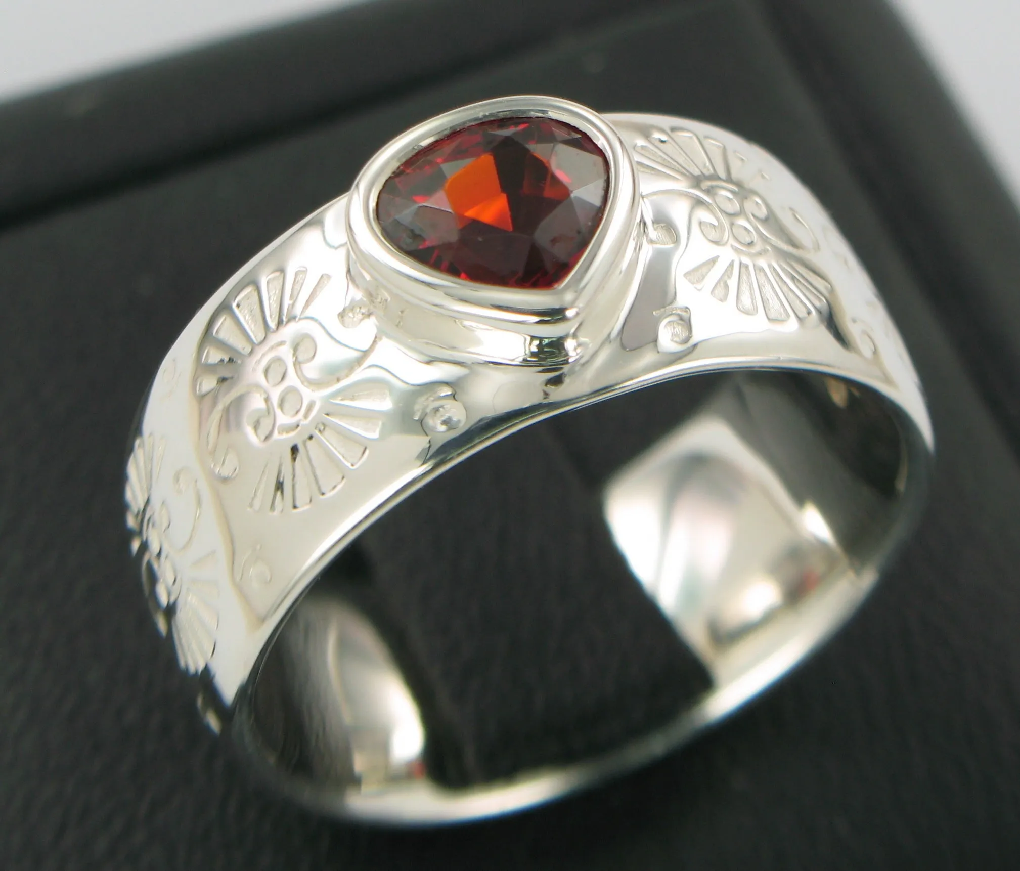 Gemstone Pattern Ring Ai162