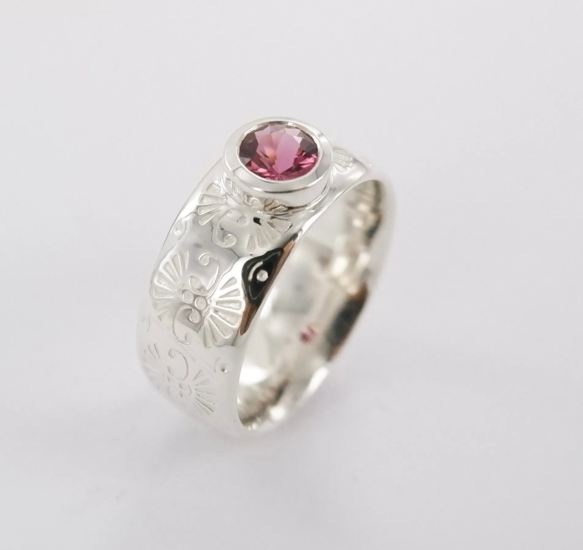 Gemstone Pattern Ring Ai162