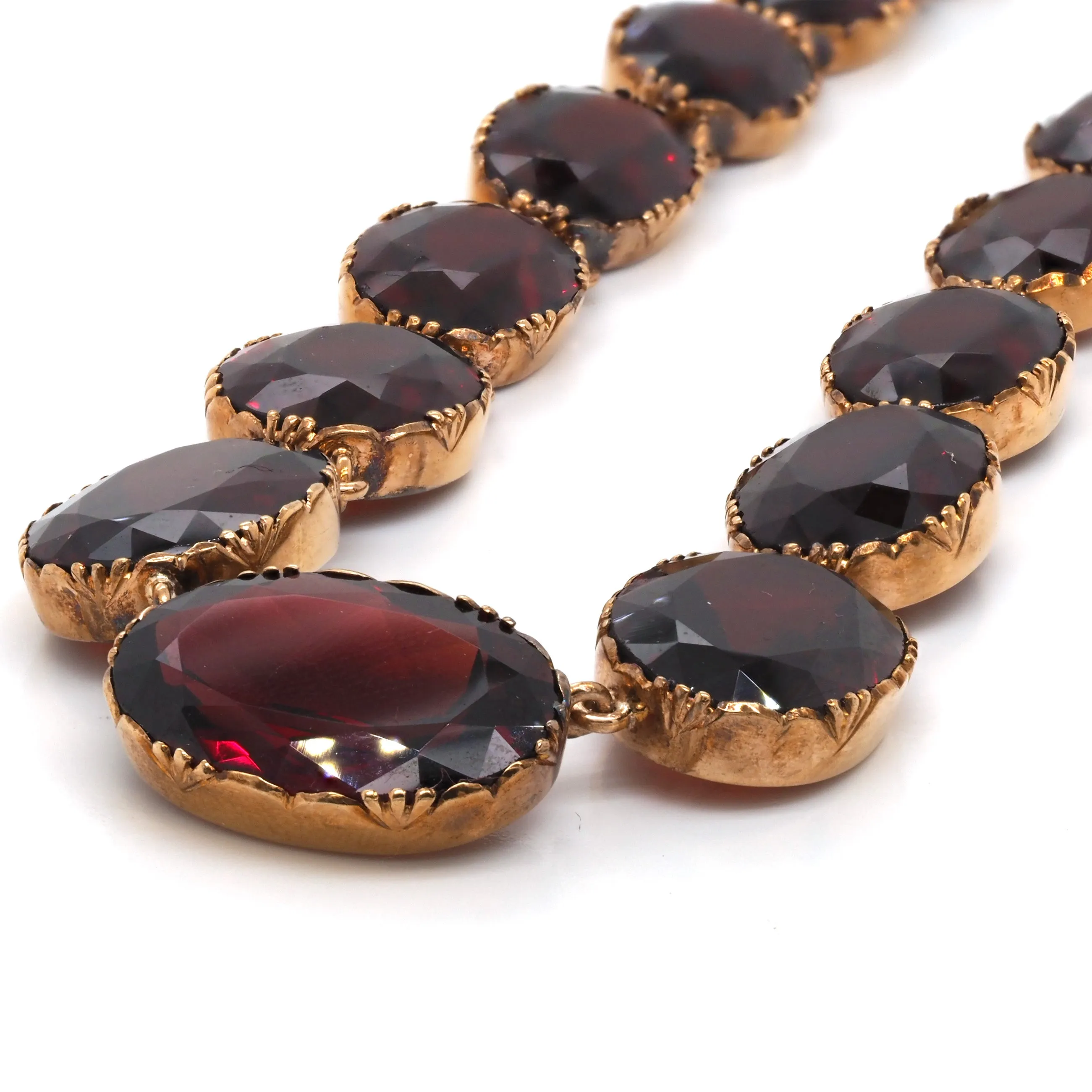 Georgian 15ct Yellow Gold Graduated Oval Garnet Necklace