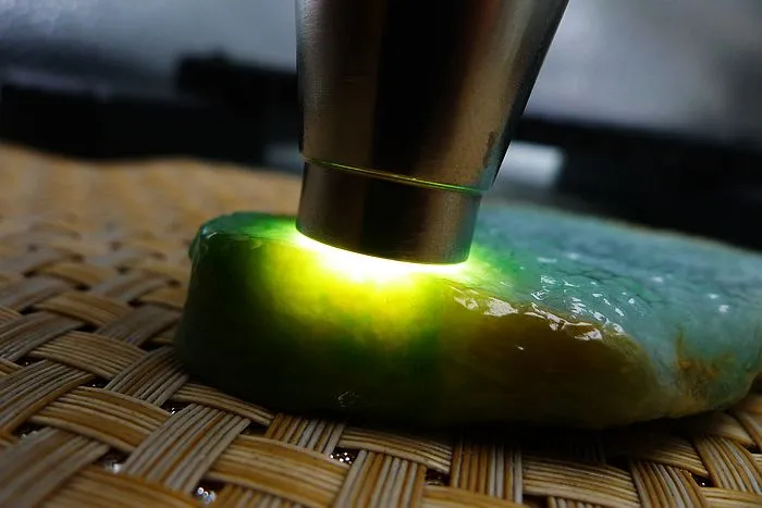 Natural Jade Rough Jadeite Raw (109g,7.8X6.7X1.1cm)