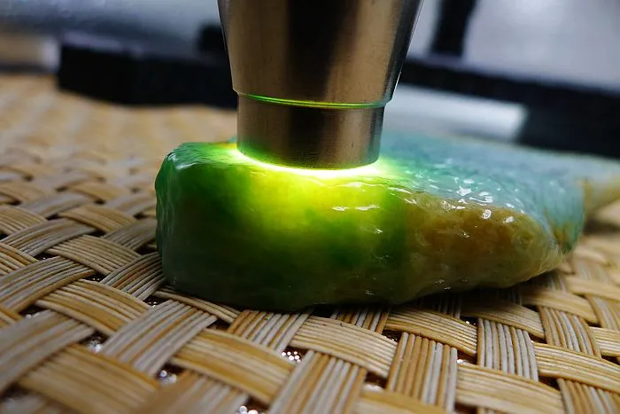 Natural Jade Rough Jadeite Raw (109g,7.8X6.7X1.1cm)
