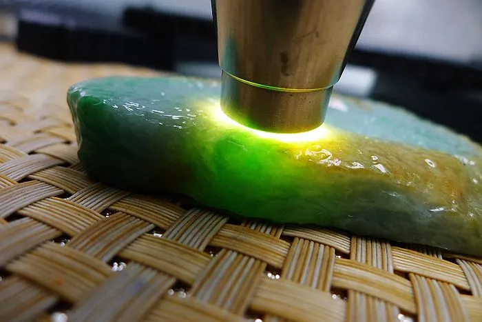 Natural Jade Rough Jadeite Raw (109g,7.8X6.7X1.1cm)