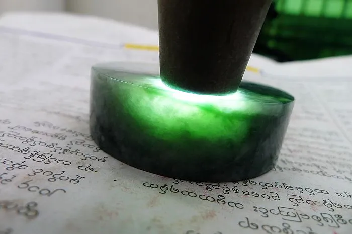 Natural Jade Rough Jadeite Raw (139g,5.5X1.78cm)