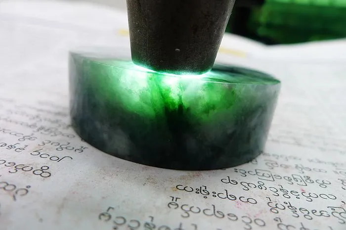 Natural Jade Rough Jadeite Raw (139g,5.5X1.78cm)