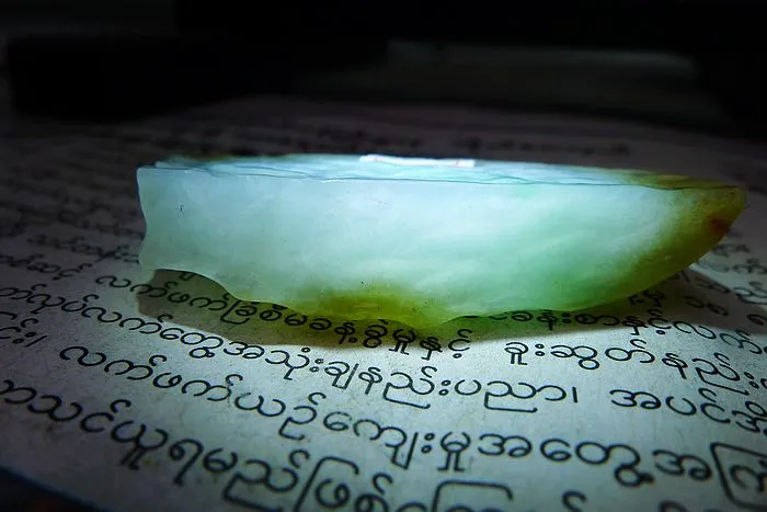 Natural Jade Rough Jadeite Raw (25g,4.9X2.5X0.9cm)
