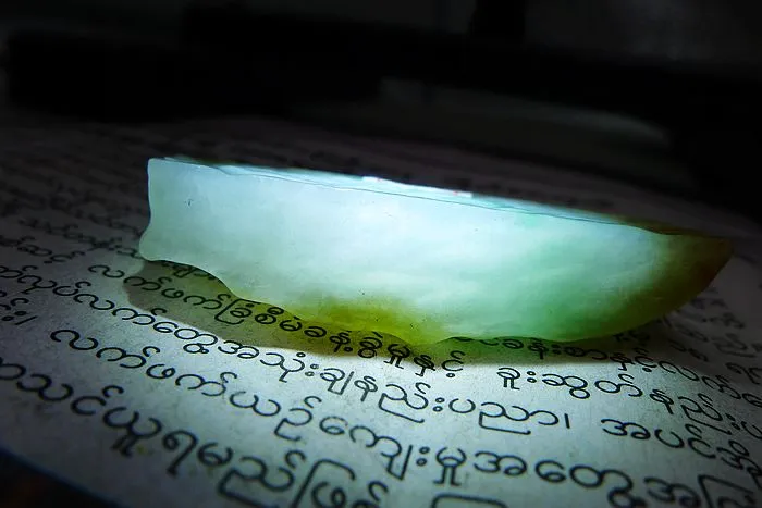 Natural Jade Rough Jadeite Raw (25g,4.9X2.5X0.9cm)