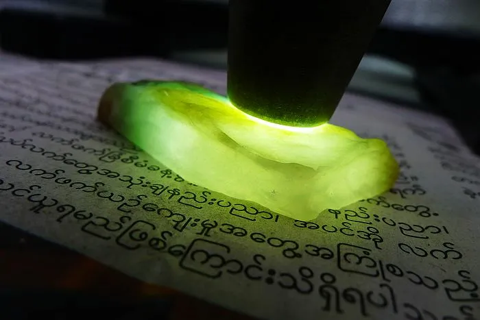 Natural Jade Rough Jadeite Raw (25g,4.9X2.5X0.9cm)