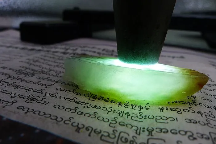 Natural Jade Rough Jadeite Raw (25g,4.9X2.5X0.9cm)