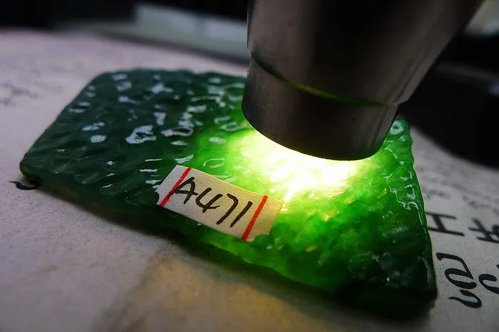 Natural Jade Rough Jadeite Raw (30.5g,4.9X3.2X1.2cm)