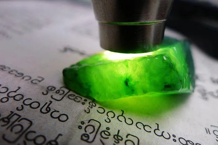 Natural Jade Rough Jadeite Raw (30.5g,4.9X3.2X1.2cm)