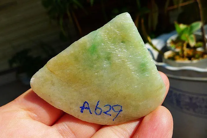 Natural Jade Rough Jadeite Raw (85g,5.7X4.1X3.1cm)