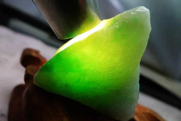 Natural Jade Rough Jadeite Raw (85g,5.7X4.1X3.1cm)
