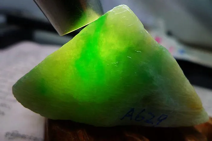 Natural Jade Rough Jadeite Raw (85g,5.7X4.1X3.1cm)