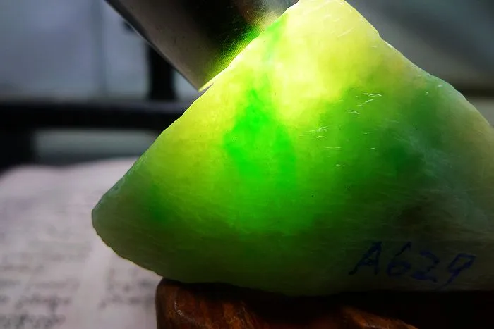 Natural Jade Rough Jadeite Raw (85g,5.7X4.1X3.1cm)