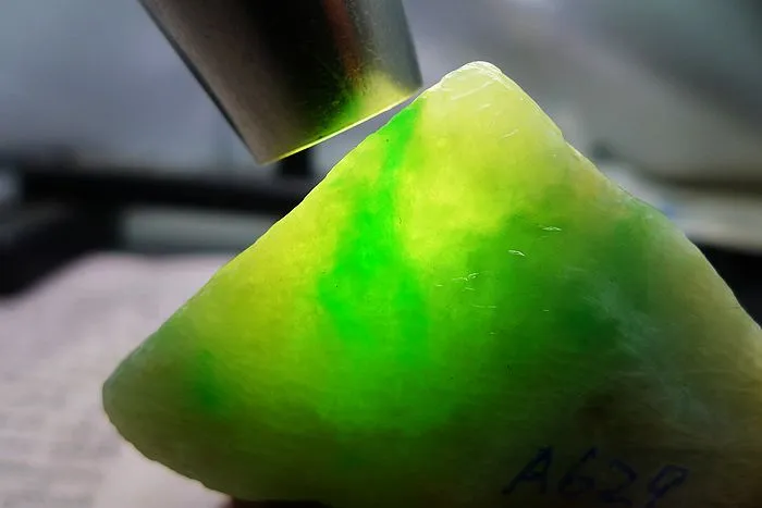 Natural Jade Rough Jadeite Raw (85g,5.7X4.1X3.1cm)