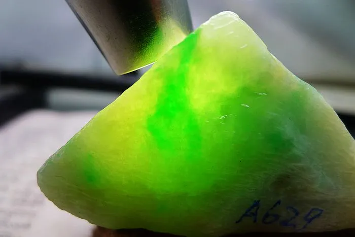 Natural Jade Rough Jadeite Raw (85g,5.7X4.1X3.1cm)