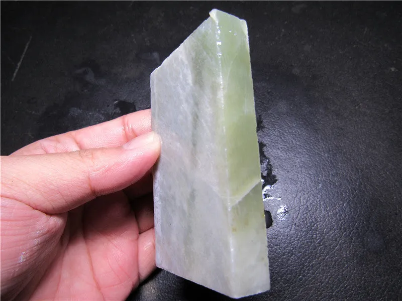 Natural Kunlun Jade Rough Nephrite Raw (121.62g, 76X47X11mm)