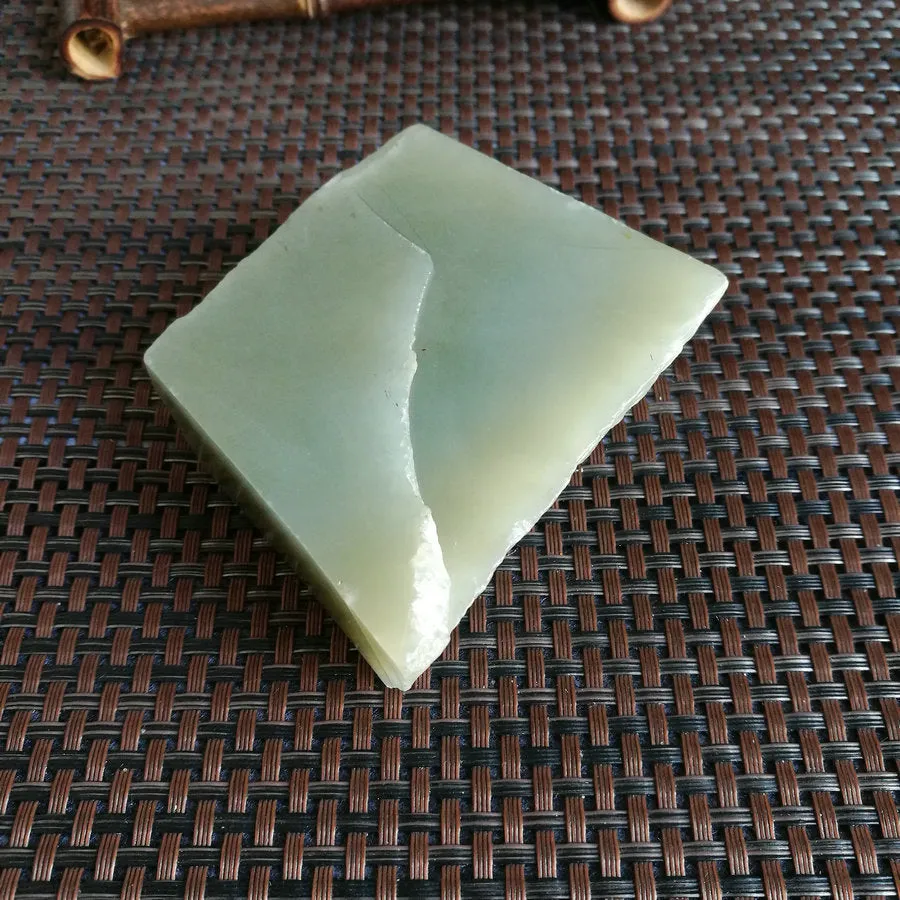 Natural Kunlun Jade Rough Nephrite Raw (304g,6.3X5.5X3.1cm)