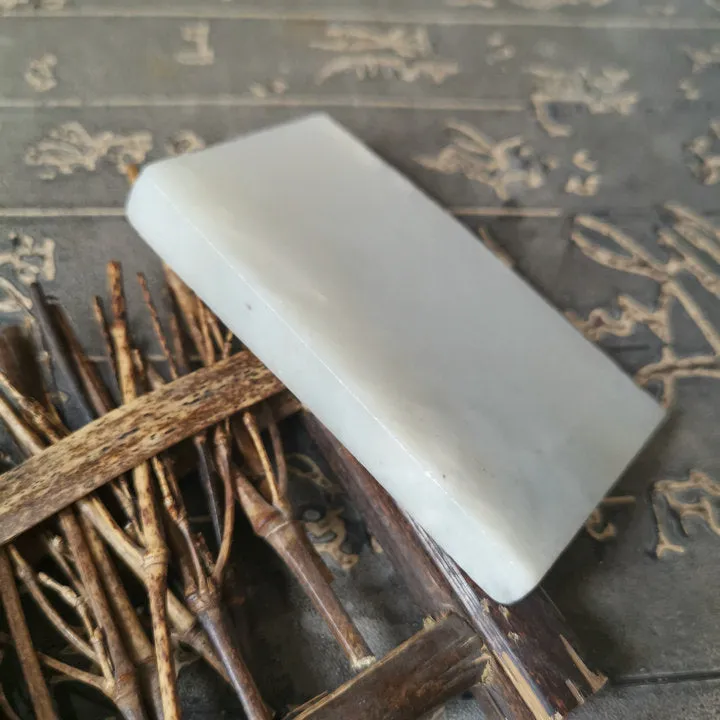 Natural Kunlun Jade Rough Nephrite Raw (82g, 7.5X4X0.9cm)