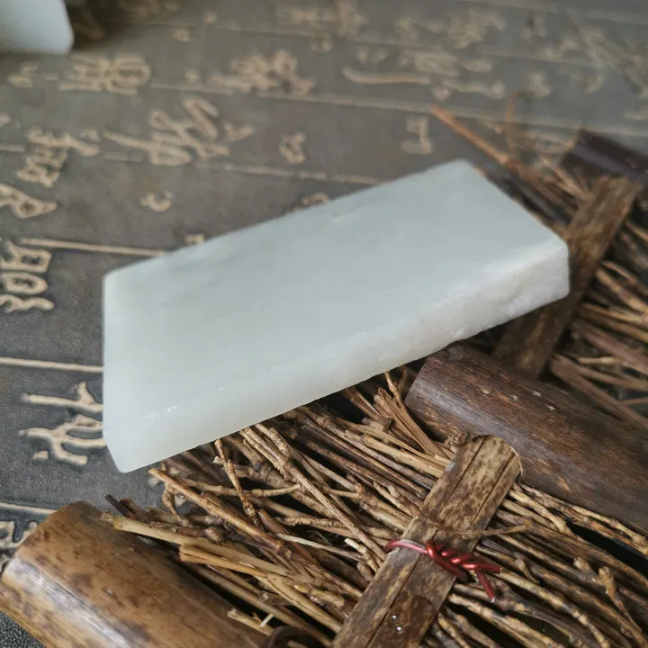 Natural Kunlun Jade Rough Nephrite Raw (82g, 7.5X4X0.9cm)