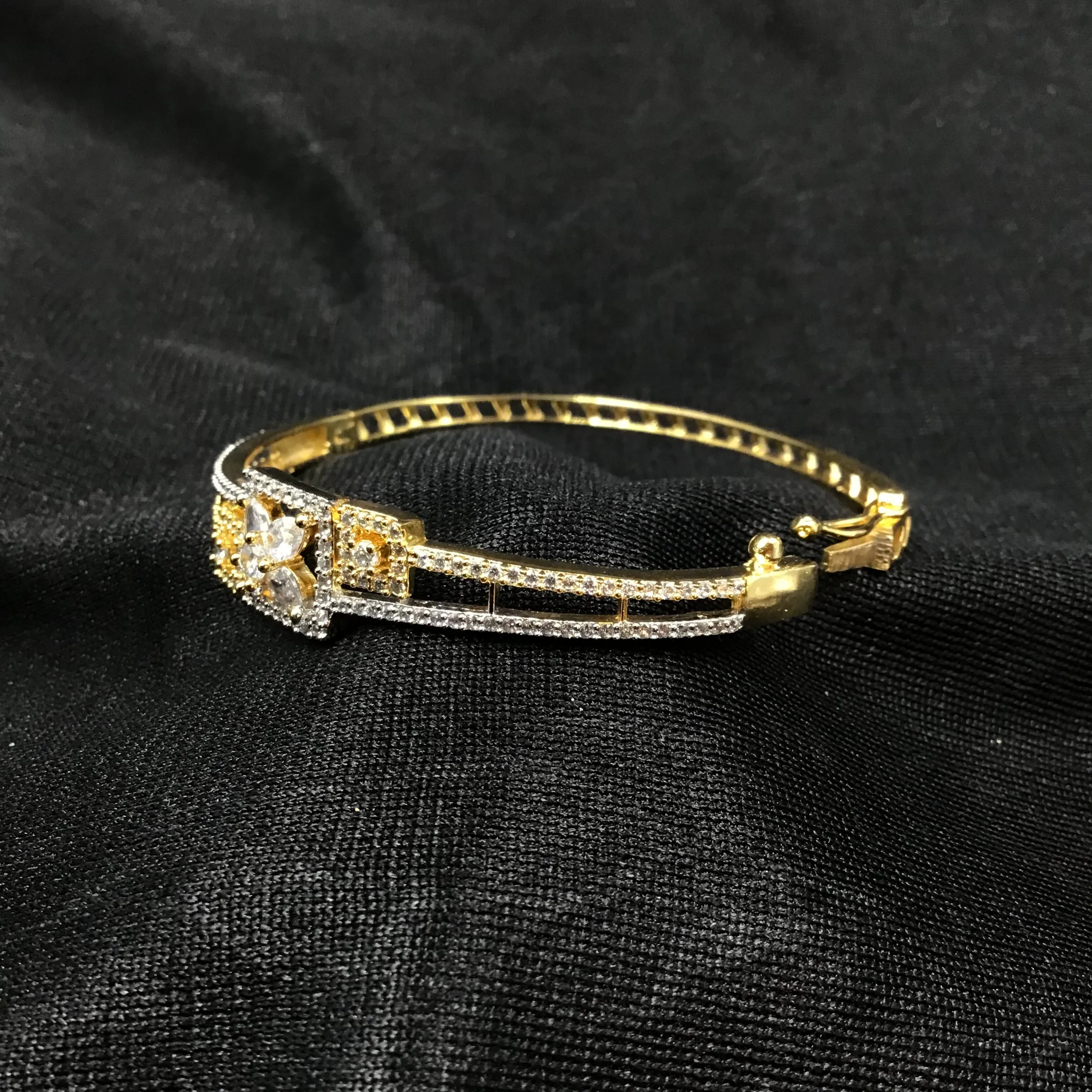 Openable Zircon/AD Bracelet 3249-11