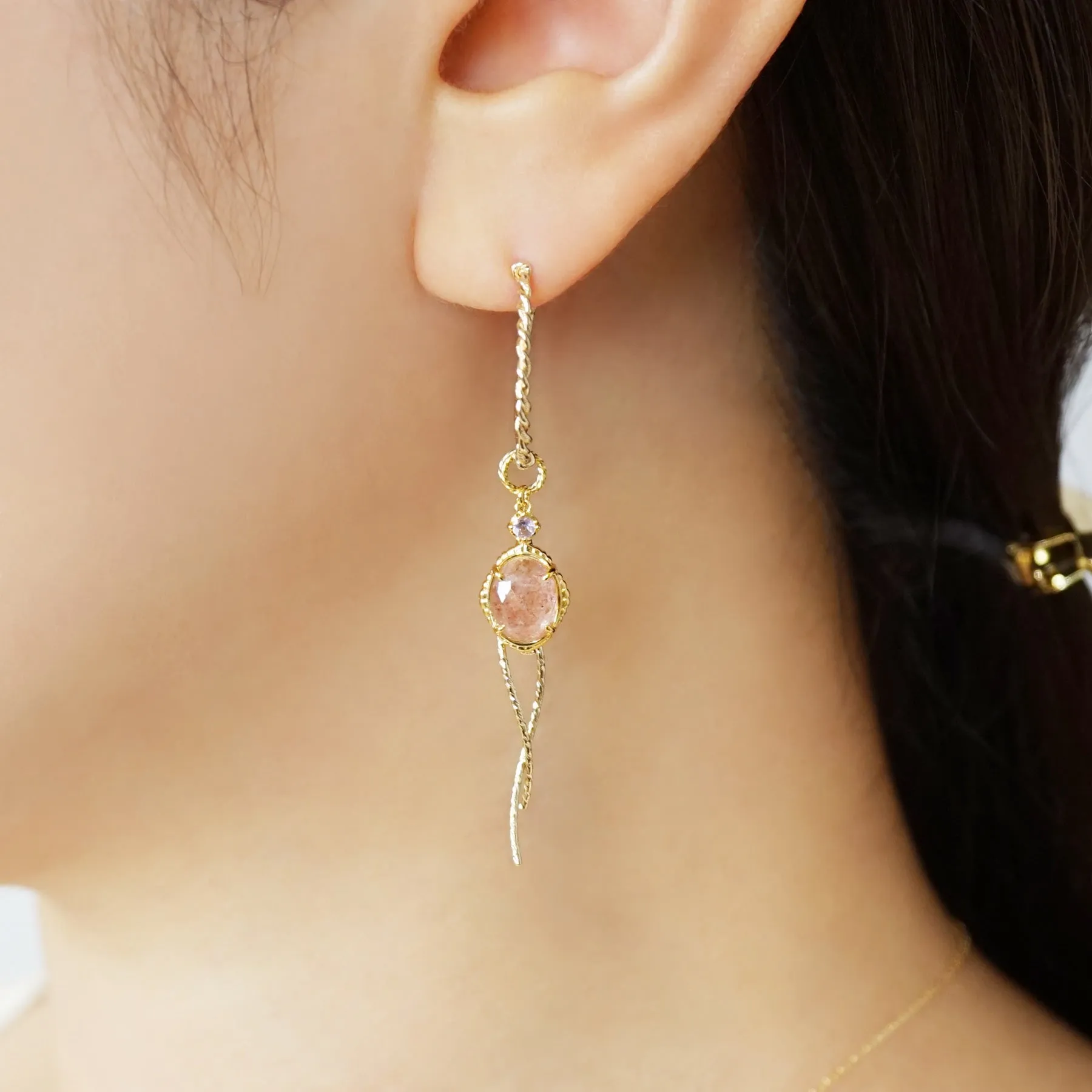 [Palette] Gold Filled / Silver Strawberry Quartz Charm Set Earrings [Berry] (Yellow Gold Plated)