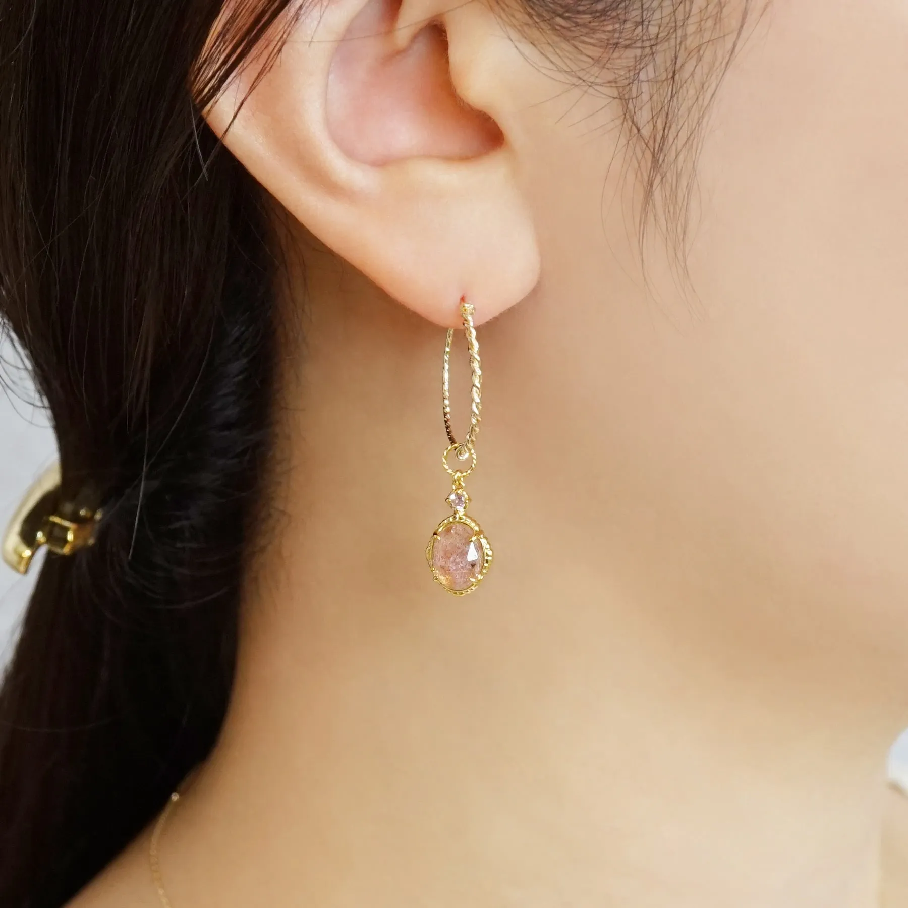 [Palette] Gold Filled / Silver Strawberry Quartz Charm Set Earrings [Berry] (Yellow Gold Plated)